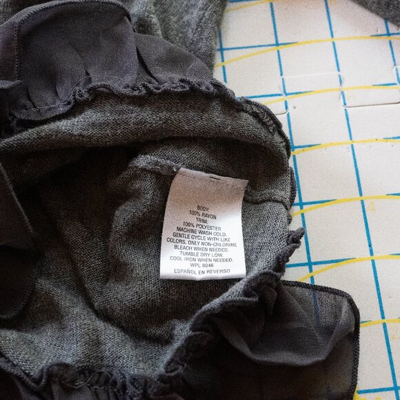 Elegant Gray Cardigan with Ruffle Hem - Picture 5 of 10